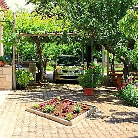 Apartmán In Vrvari With Two-bedrooms 1 Poreč