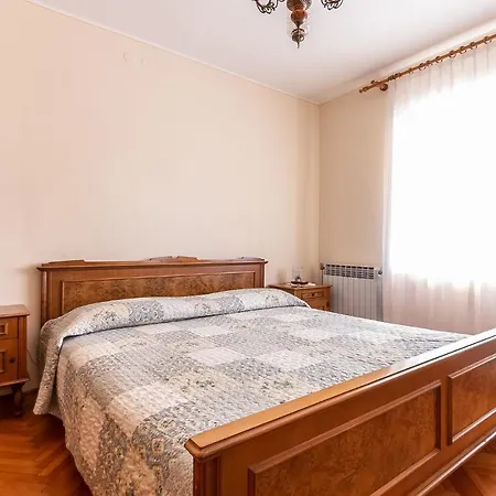 In Vrvari With Two-bedrooms 1 بوريتش