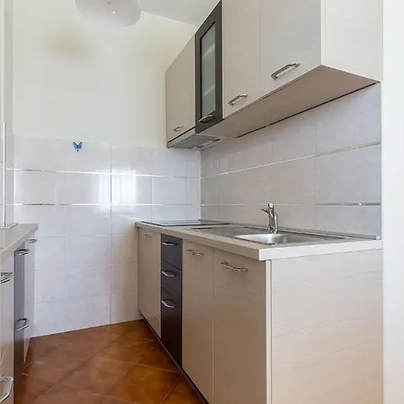 In Vrvari With Two-bedrooms 1 بوريتش