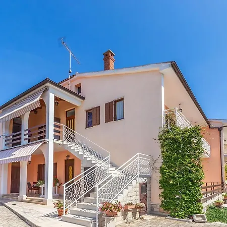 Apartmán In Vrvari With Two-bedrooms 1 Poreč