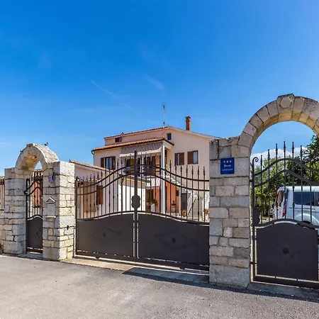 In Vrvari With Two-bedrooms 1 بوريتش